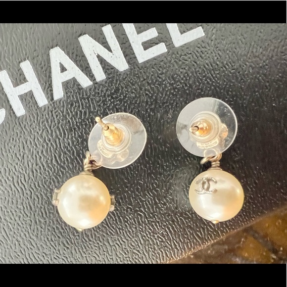 Chanel Pearl Dangle Cc Camellia Pierced Earrings - Picture 11 of 14